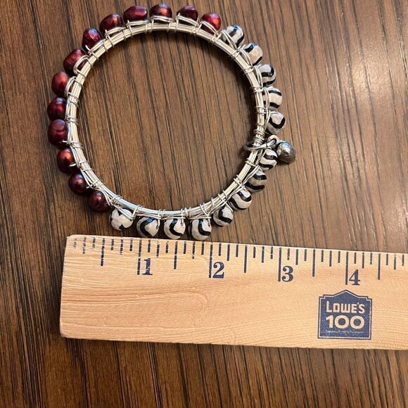 Vintage heart dangle unique women’s silver tone bracelet. Unique. Whimsical. - Picture 6 of 8